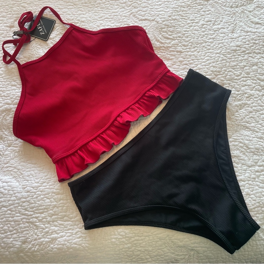 NEW bikini bathing suit set - fabric is ribbed - red and black - Size Large